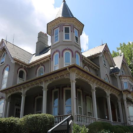 Hotel The Joshua Wilton House Harrisonburg Esterno foto